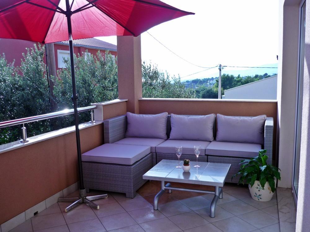 Priska Apartment Kastela Exterior photo